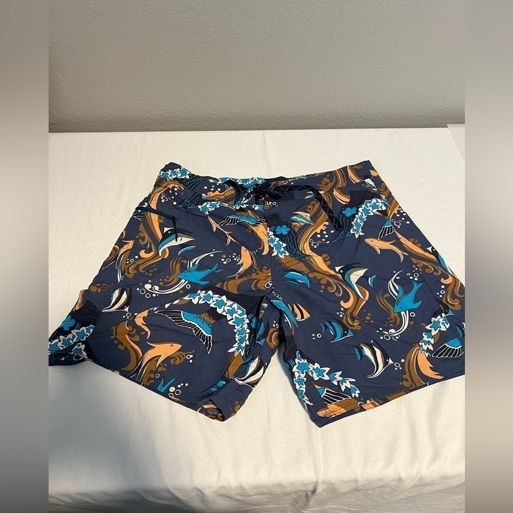 Patagonia Minimalist Wavefarer Board Shorts
Paradise Fish Size 38